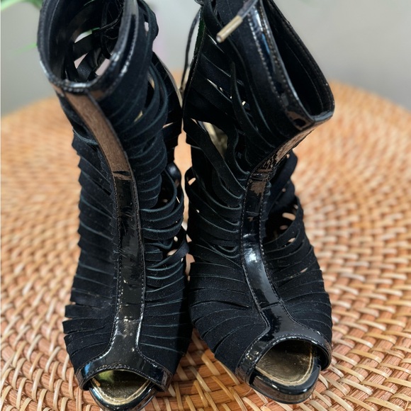 Size 7. Suede heel. Ties up the back. 3 1/2 inch heel - Picture 5 of 5